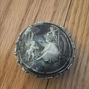 Black and Ivory Cameo Brooch - Romantic Cherub Scene